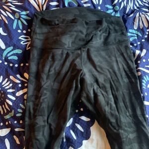 Lululemon aligns size 10